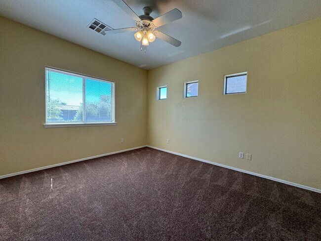 Building Photo - MOVE-IN SPECIAL! $400 OFF MOVE-IN – BEAUTIFULLY UPDATED 3 BEDROOM + OFFICE HOME IN GLENDALE!