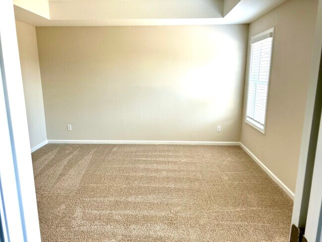 Building Photo - 704 Rill Dr