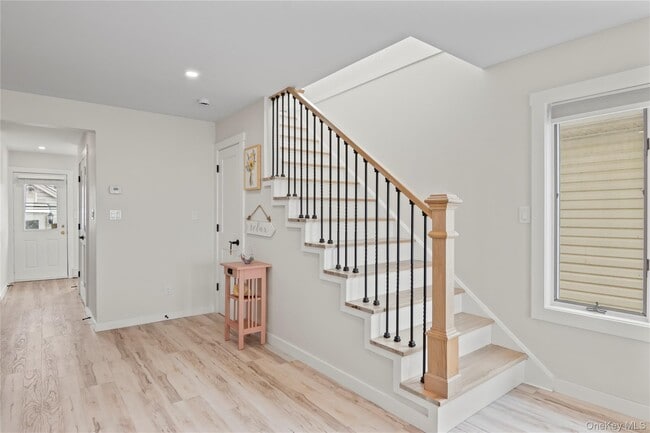 Building Photo - 19 Pine Ln