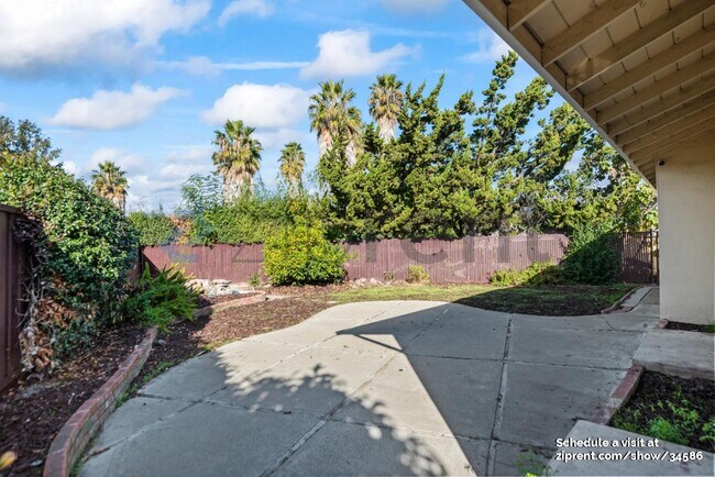 Building Photo - 246 St Andrews St