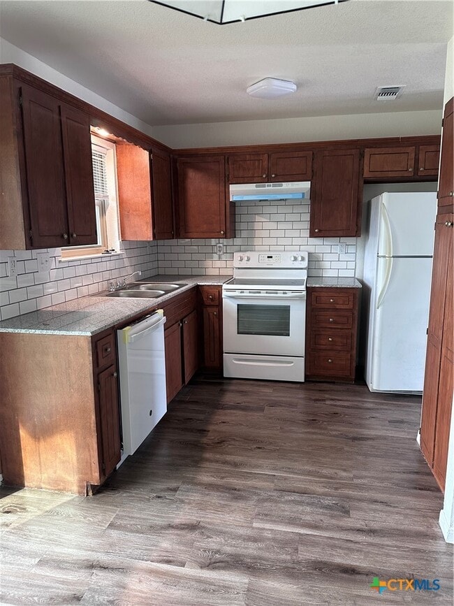 Building Photo - 1417 Janet Ln