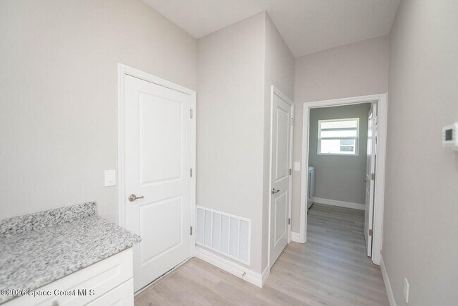 Building Photo - 1106 Homer St NW