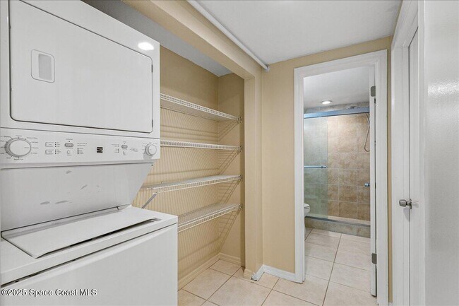 Building Photo - 6165 S Mirror Lake Dr