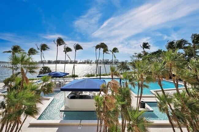 Building Photo - 2333 Brickell Ave