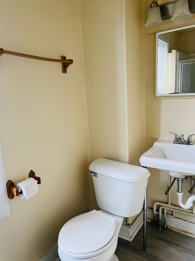 Building Photo - 6 National St