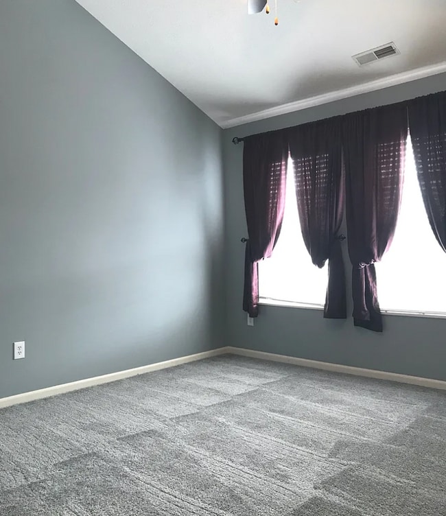 Building Photo - Beautiful end condo in great Powell location!!