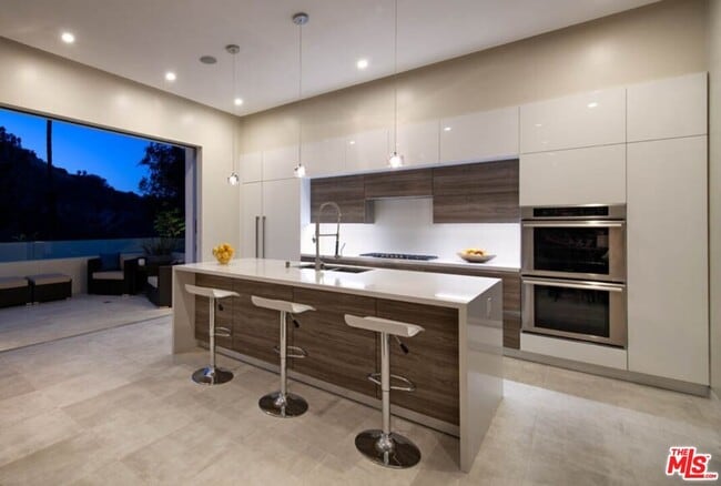 Building Photo - 3542 Knobhill Dr