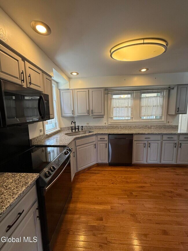 Building Photo - 1960 Eastern Pkwy