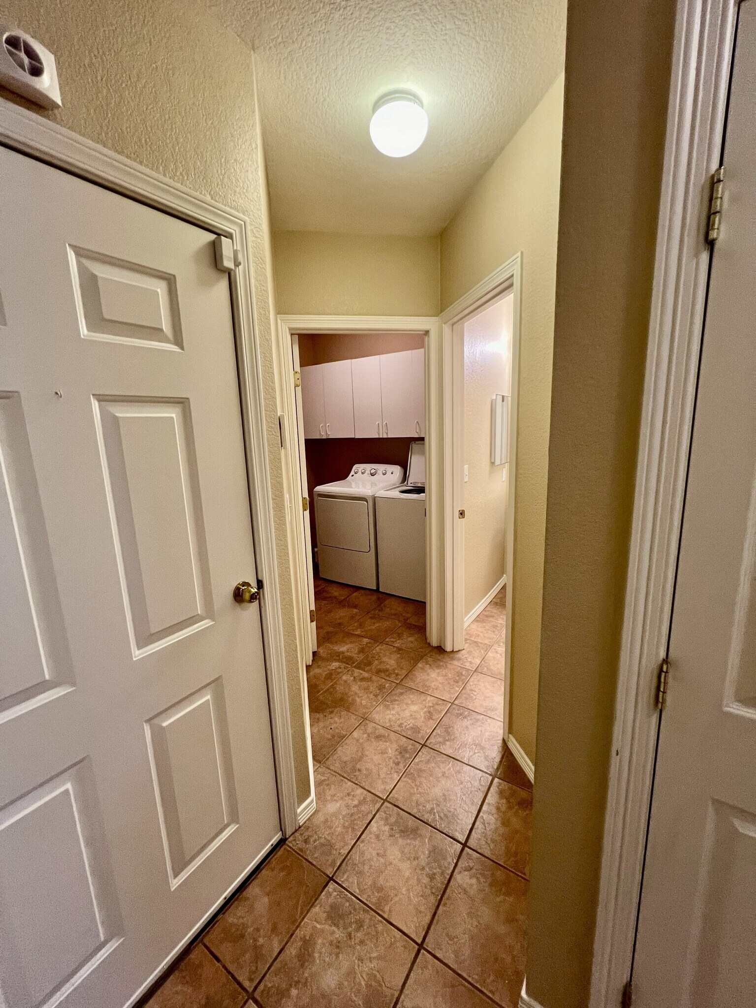 Building Photo - 6502 Silver Mesa Dr