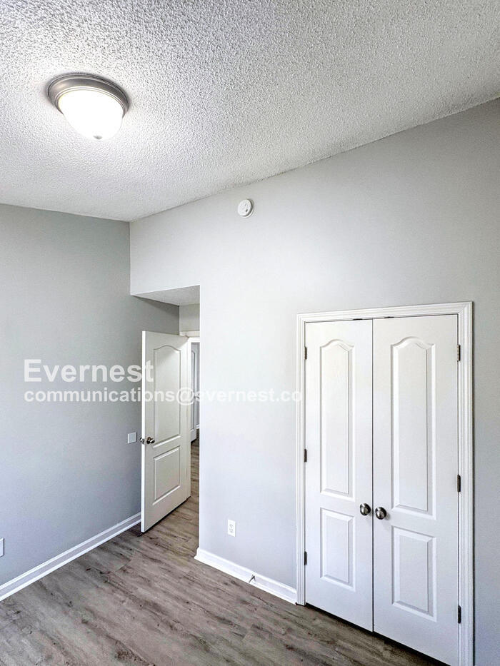 Building Photo - 8625 Thomas Ln