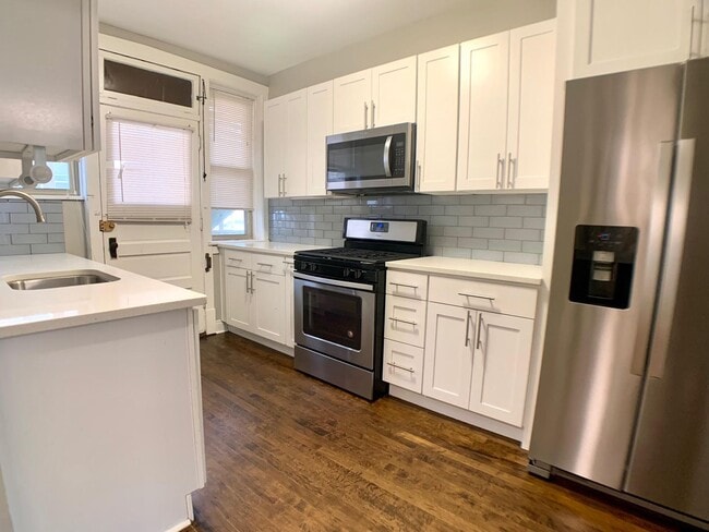 Building Photo - 2 bedroom 1 bathroom condo for rent!!!!!