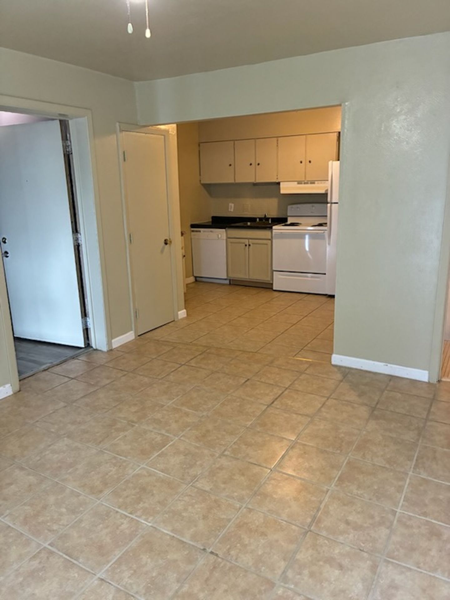 Building Photo - 1160 Grand Terrace Dr