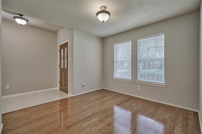 Building Photo - 135 N Wynnoak Cir