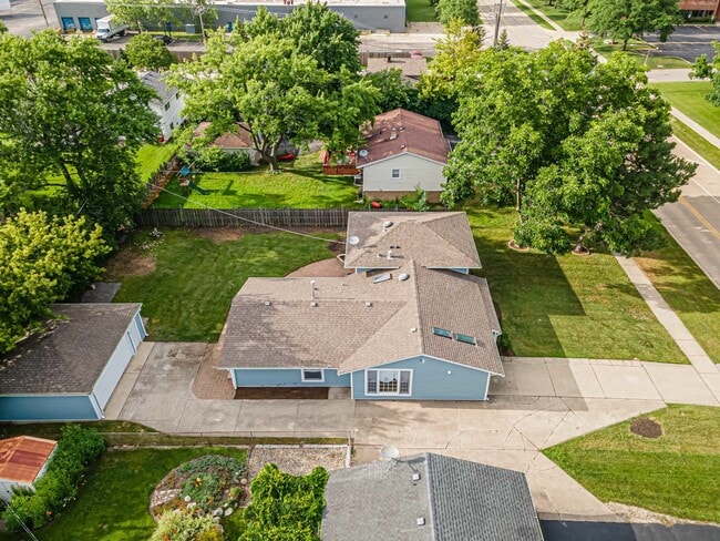 Building Photo - 440 Huehl Rd