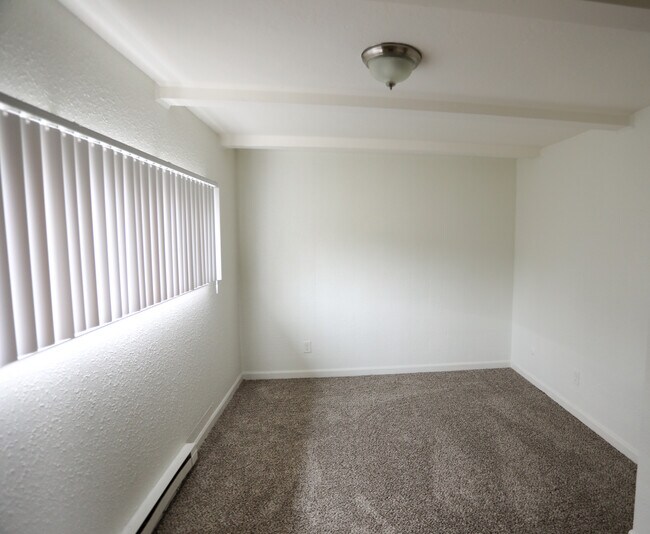 Building Photo - 12520 SE Stark St