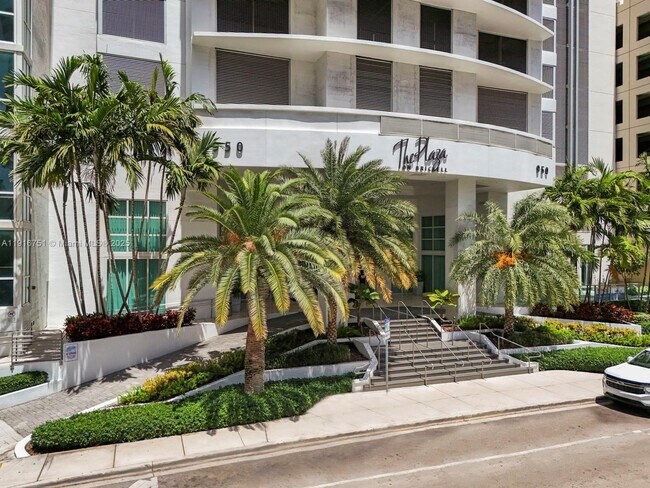 Building Photo - 950 Brickell Bay Dr