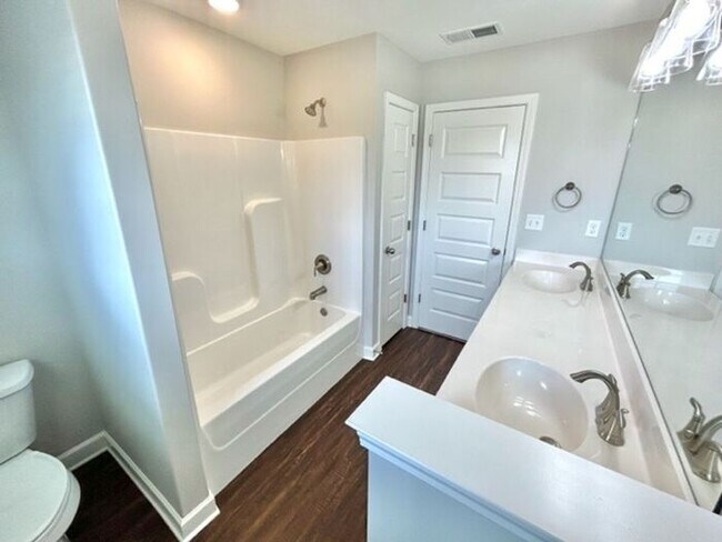 Building Photo - Now Leasing In Sommerville -4 Bedroom 2.5 ...