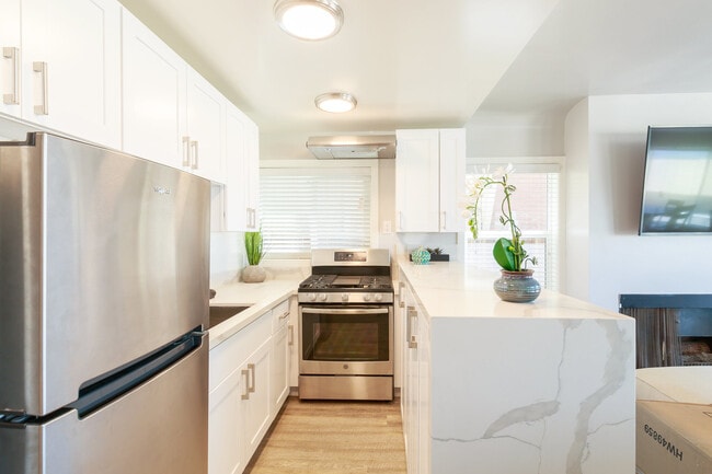 Interior Photo - 1836 THE STRAND, HERMOSA