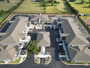 Building Photo - 501 Horseshoe Dr