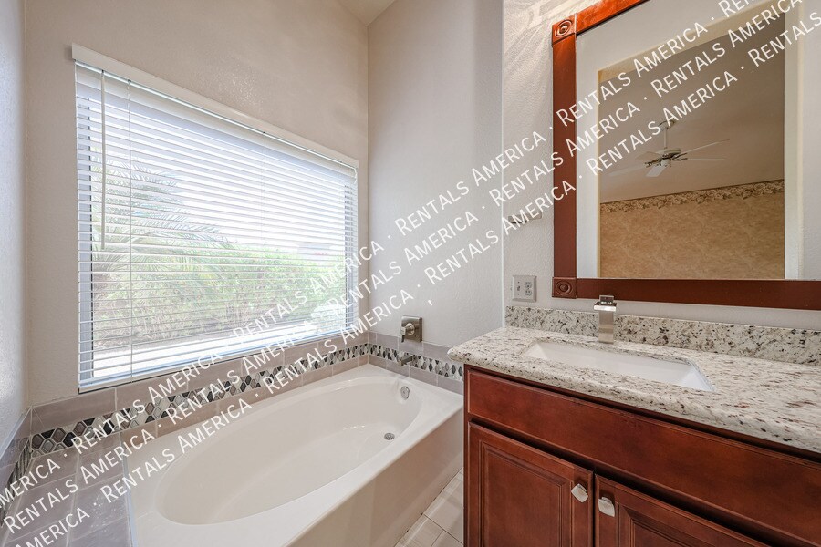 Building Photo - 15237 S 47th Way