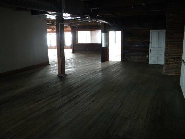 Building Photo - 1427 W 9th St