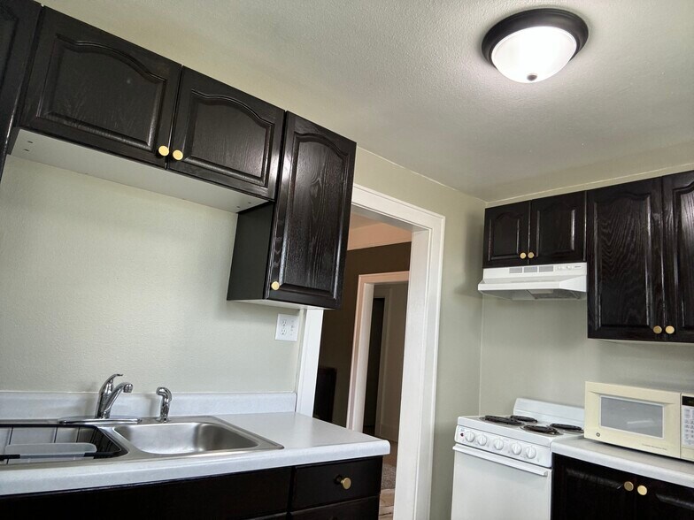 Building Photo - 406 N 14th St