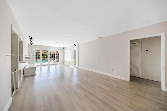 Building Photo - 5781 SW 25th St