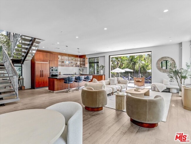 Building Photo - 1724 N Sierra Bonita Ave