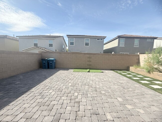 Building Photo - Wonderful upgraded two story single house
