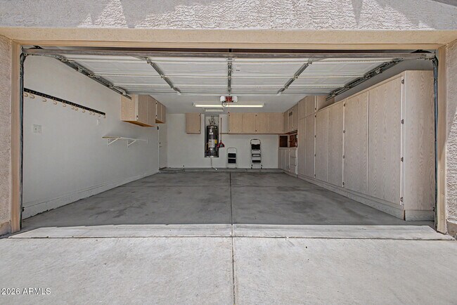 Building Photo - 6602 W Desert Hollow Dr