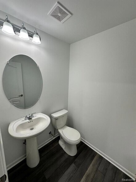 Building Photo - 9153 Dogwood Ln