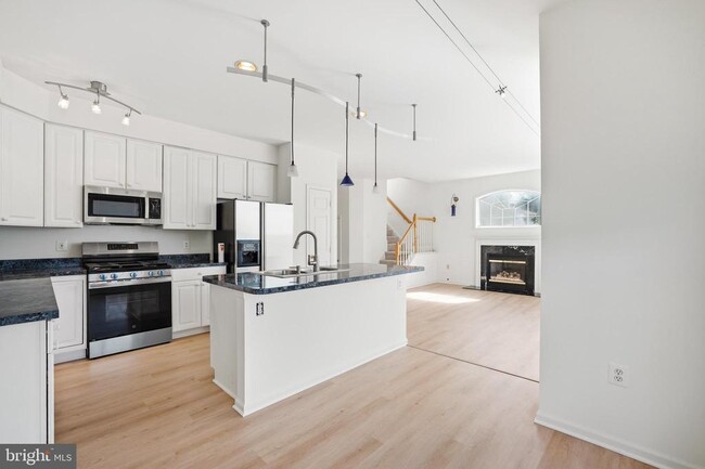 Building Photo - 44094 Saxony Terrace