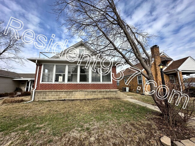 Primary Photo - Charming 3 Bed 1 bath home