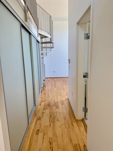 Hallway to Bedroom - 530 N Larchmont Blvd