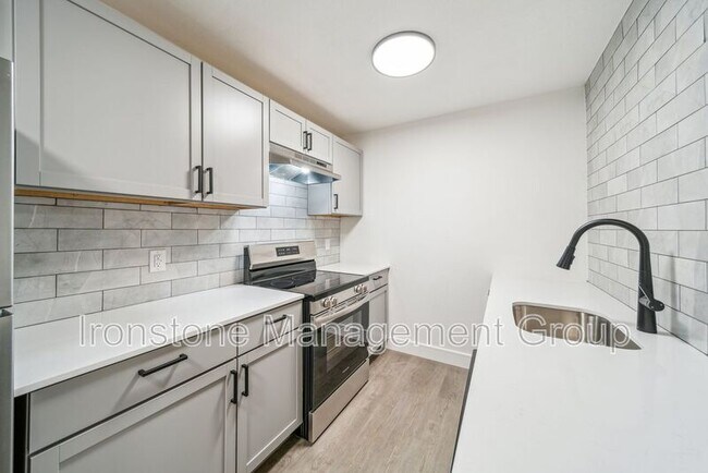Building Photo - 3171 E 49th St