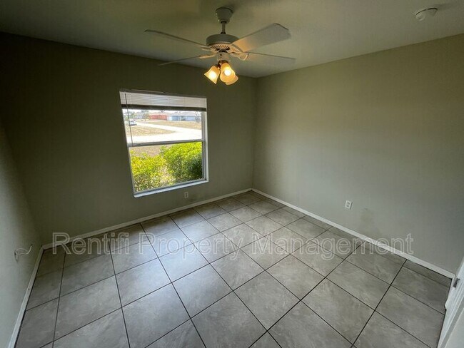 Building Photo - 1821 SW 22nd Ln