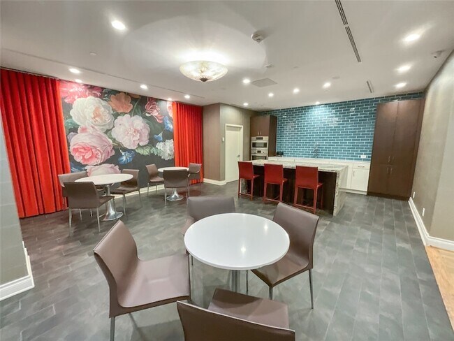 Building Photo - 2001 Holcombe Blvd