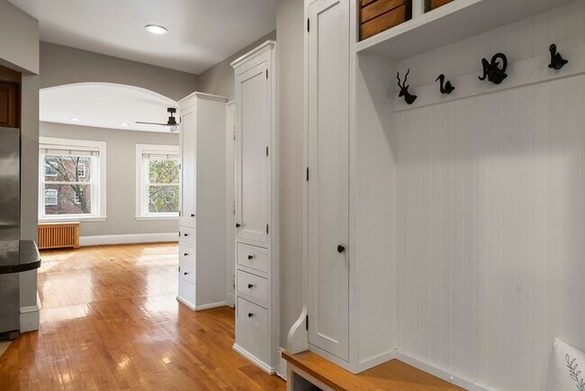 Building Photo - 1011 Beacon St