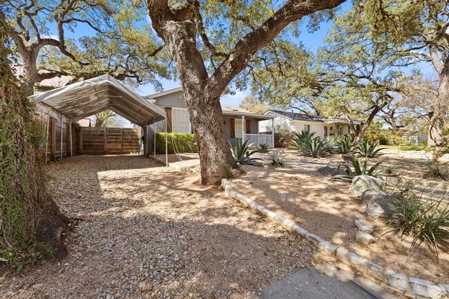 Building Photo - 1318 Bonham Terrace