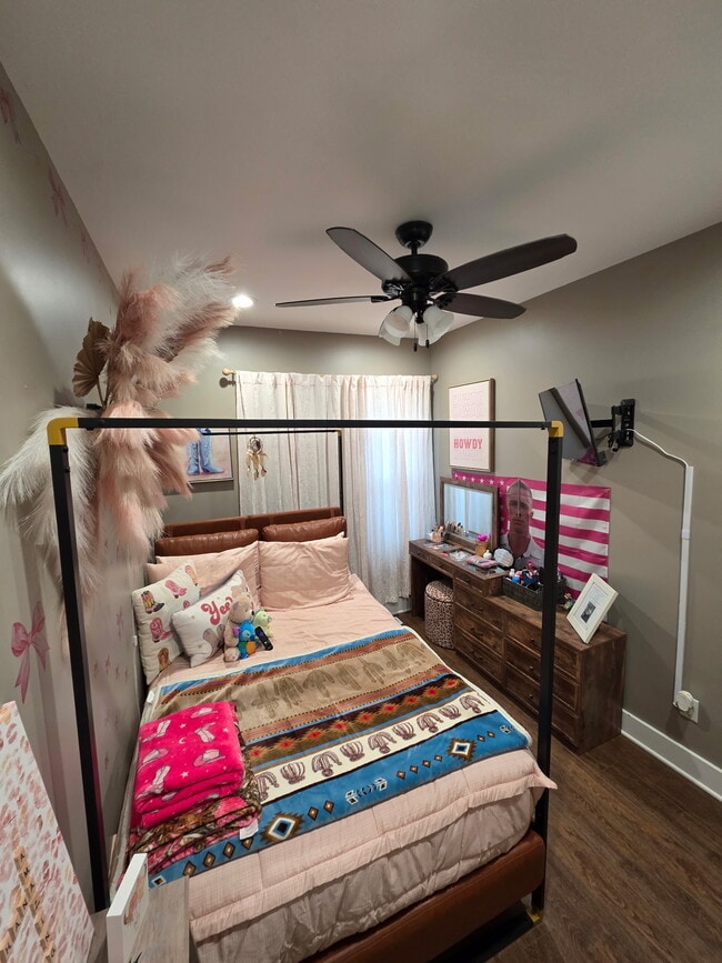 Building Photo - 329 N School Ave