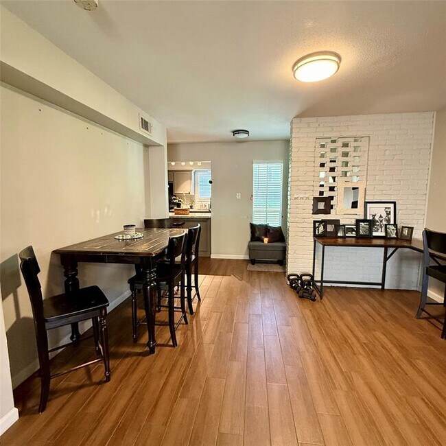 Building Photo - 13022 Trail Hollow Dr