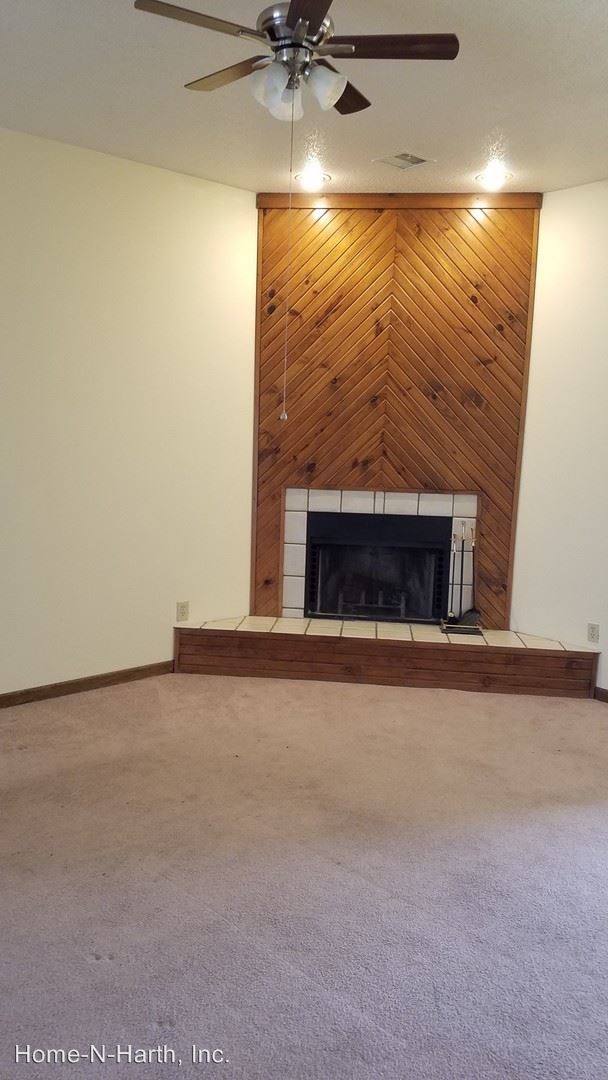 Building Photo - 3266-3268 N Longfellow Ct