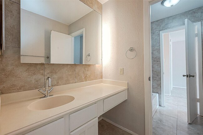 Building Photo - 19510 Westhaven Dr