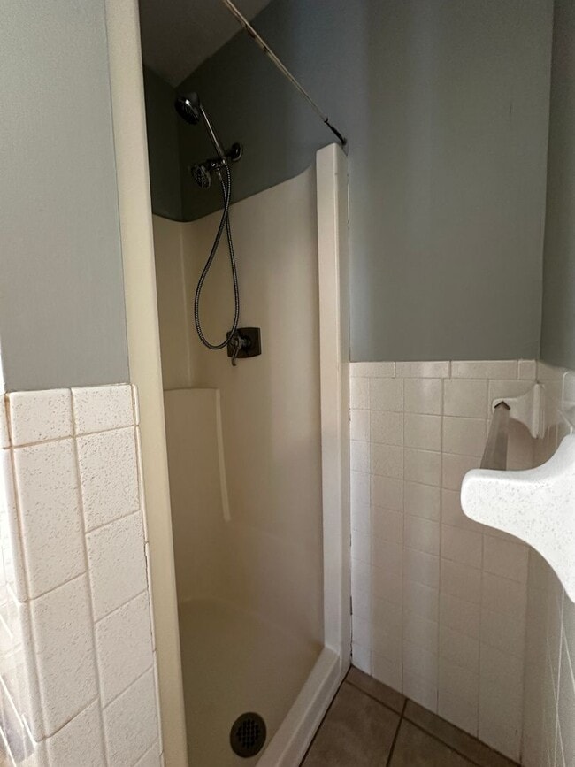 Building Photo - **Move-In Special !! 3 bed/ 2 bath rancher...