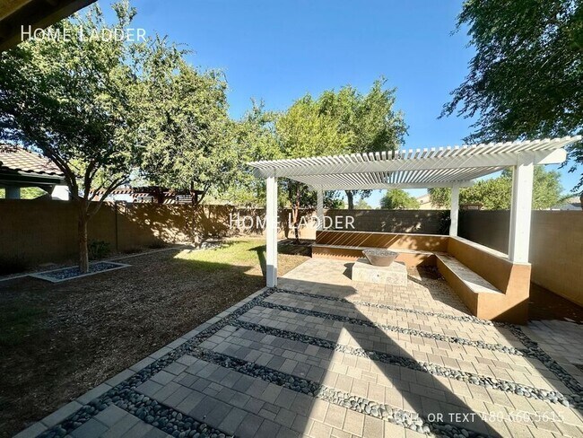 Building Photo - 33343 N Mildred Ln