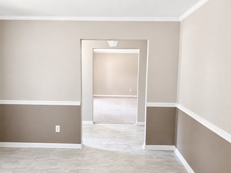 Building Photo - 1137 Chatmoss Dr