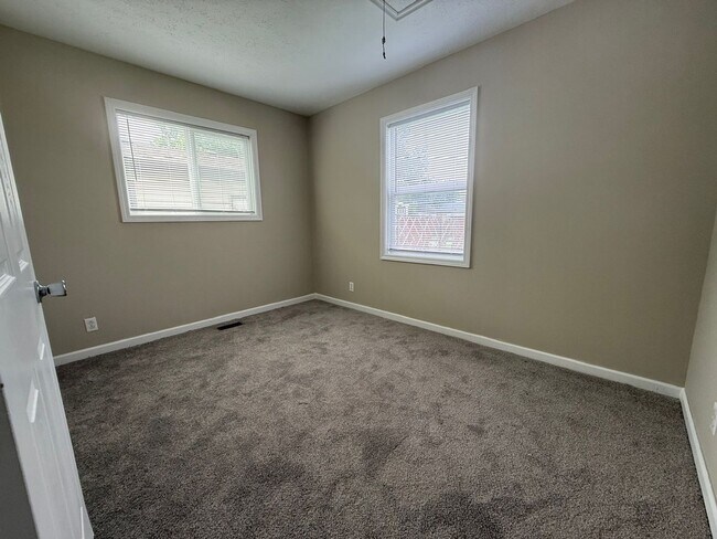 Building Photo - Newly rehab, three bedroom, one bath and Christian Park with a fence yard.