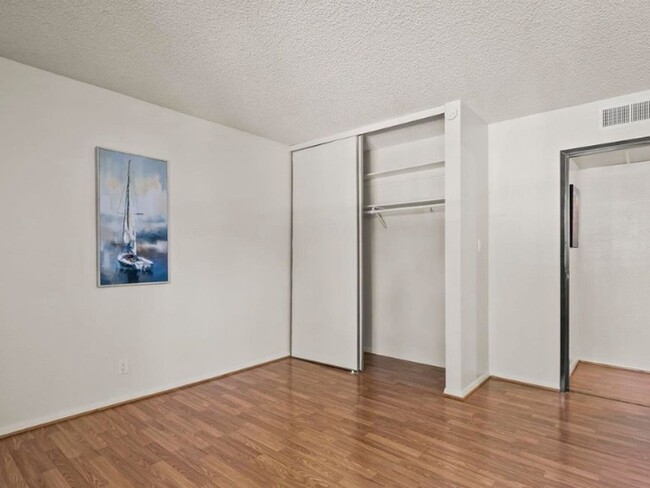 Building Photo - 2 Bedroom, 1 Bathroom Condo in Reno.  Lake...