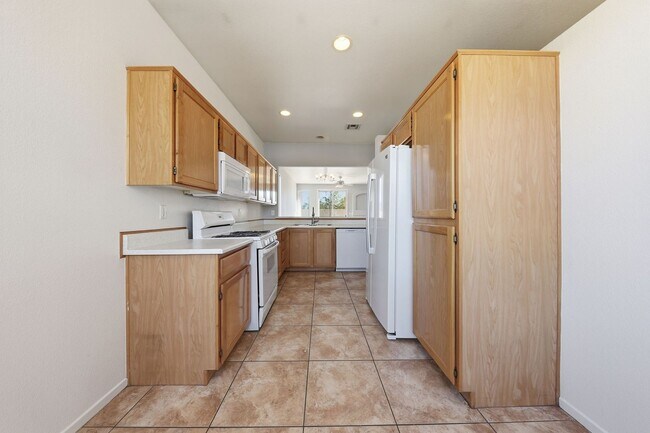 Building Photo - Beautiful Single-Story Home on an Oversized Corner Lot in Silverado Ranch — No HOA!