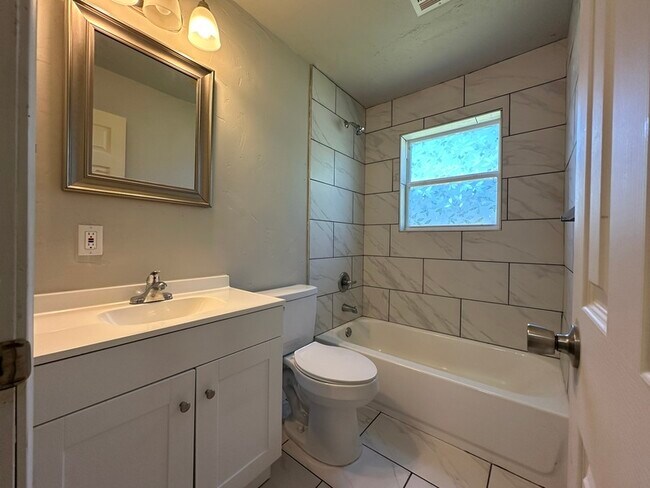 Building Photo - 3208 NW 30th St